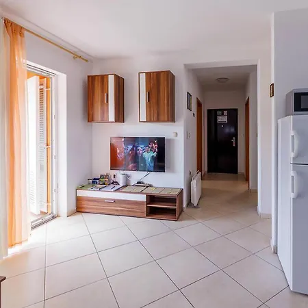 Beautiful Apartment In Dobrinja Appartement Malinska