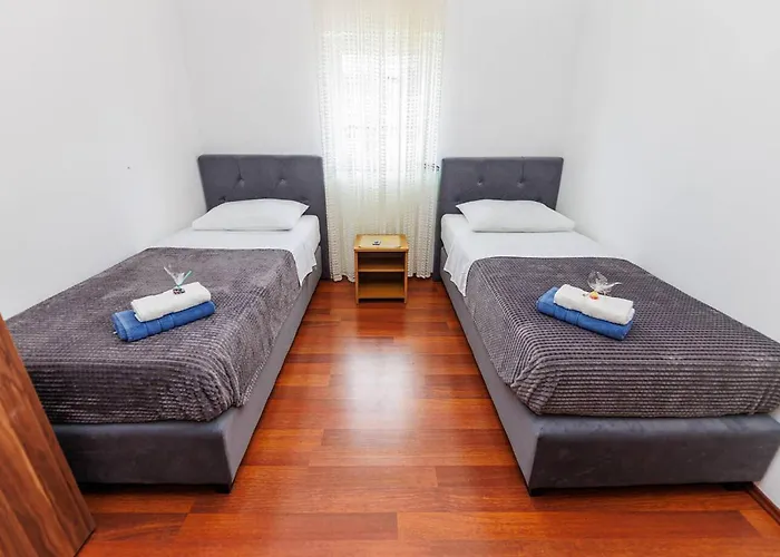 2 Bedroom In Dobrinja Малинска