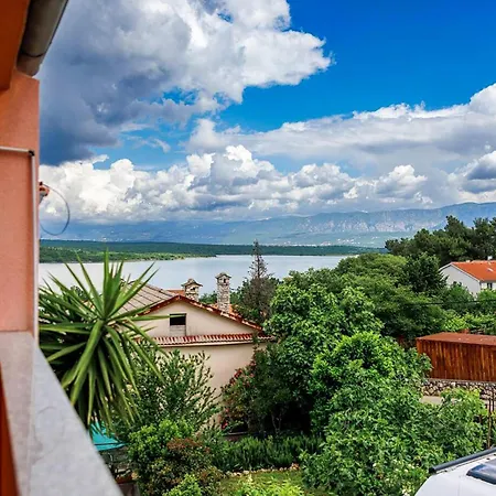 Beautiful Apartment In Dobrinja Malinska