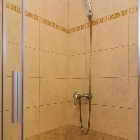 Beautiful Apartment In Dobrinja